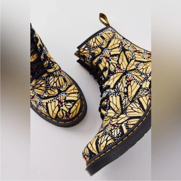 Dr Martens 1460 Butterfly Print Suede Lace-Up Boots Size 7 NWT - Picture 4 of 15